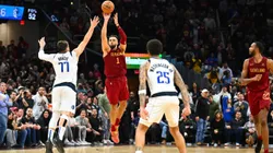 Cesta incrível de Max Strus em cima de Luka Doncic decidiu o jogo entre Cleveland Cavaliers e Dallas Mavericks (Foto: Jason Miller/Getty Images)