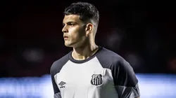 Gabriel Brazão foi anunciado pelo Peixe horas antes de sofrer novo 'transfer ban' - Foto: Raul Baretta/Santos FC