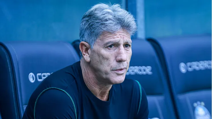 Torcida pressiona o treinador por uma mudança - Foto: Maxi Franzoi/AGIF.