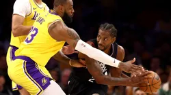 Jogo entre Clippers e Lakers será o grande destaque da noite de quarta-feira, nos Estados Unidos. Clássico de Los Angeles acontece na Crypto.com Arena (Foto: Katelyn Mulcahy/Getty Images)