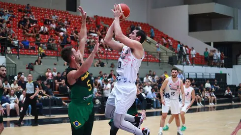 Em Assunção, no Paraguai, Brasil atropelou a equipe local pelas eliminatórias da Americup (Foto: Divulgação/Twitter @basquetebrasil)