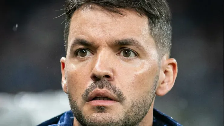 Foto: Fernando Moreno/AGIF - Nicolás Larcamón, técnico do Cruzeiro