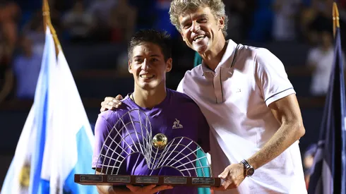 Na quadra Guga Kuerten, Sebastián Baez se sagrou campeão do Rio Open 2024 contra Mariano Navone, no Jockey Club (Foto: Buda Mendes/Getty Images)