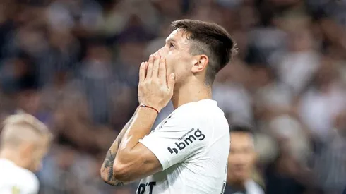 Garro é elogiado por António Oliveira - Foto: Leonardo Lima/AGIF