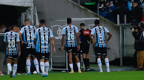 Utilização do VAR na Arena do Grêmio durante o Campeonato Brasileiro da Série B de 2022. Foto: Maxi Franzoi/AGIF