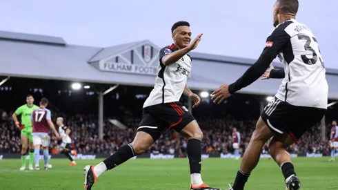 Atacante do Fulham comemorando gol na Premier League. Foto: Warren Little/Getty Images.