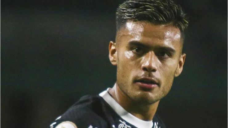 Fausto Vera jogador do Corinthians durante partida contra o Coritiba no estadio Couto Pereira pelo campeonato Brasileiro A 2023. Foto: Gabriel Machado/AGIF