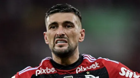 Joia tirou foto com Arrascaeta Foto: Thiago Ribeiro/AGIF