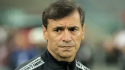 Foto: Robson Mafra/AGIF - Fabián Bustos dirigindo o Santos em 2022