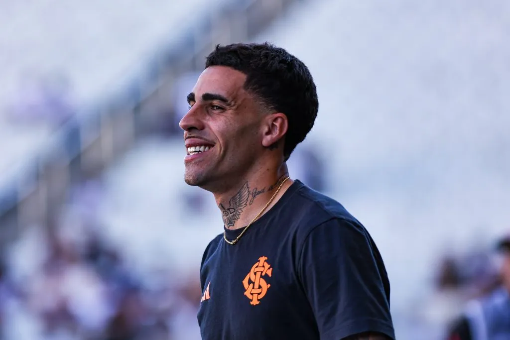 SP – SAO PAULO – 02/12/2023 – BRASILEIRO A 2023, CORINTHIANS X INTERNACIONAL – Gabriel jogador do Internacional antes da partida contra o Corinthians no estadio Arena Corinthians pelo campeonato Brasileiro A 2023. Foto: Fabio Giannelli/AGIF