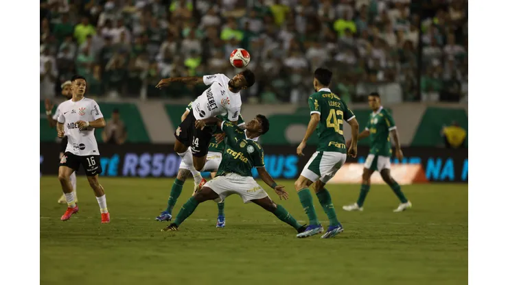 Palmeiras enfrentou o Corinthians pelo Paulistão e saiu com o empate, apesar da vantagem numérica em campo, na Arena Barueri (Foto: Leonardo Lima/AGIF)