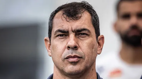 Fábio Carille vem analisando o elenco com cautela em busca da formação ideal