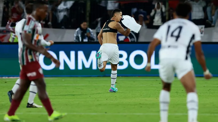 Jogador da LDU comemora gol contra o Fluminense pela Recopa. Foto: Franklin Jacome/Getty Images)