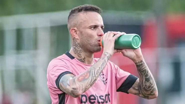 Luan saiu do Corinthians, não rendeu no Grêmio e assinou no Vitória - Foto: Victor Ferreira/EC Vitória.
