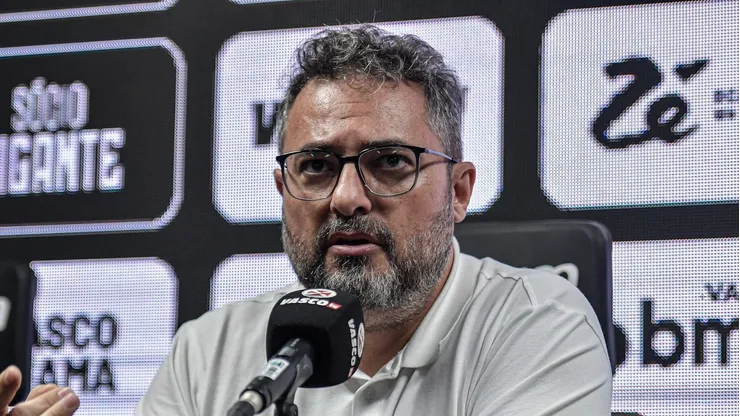 Mattos durante coletiva no Vasco. Foto: Thiago Ribeiro/AGIF