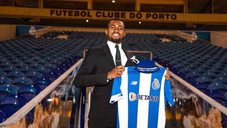 Otávio, ex-jogador do Flamengo, em sua apresentação - Foto: Divulgação/FC Porto