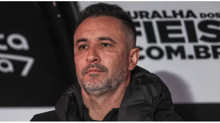 Vítor Pereira virou bola de neve problemática no Timão - Foto: Marcello Zambrana/AGIF