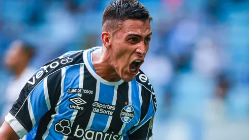 Pavón deve entrar no Gre-nal de titular do time de Renato - Foto: Maxi Franzoi/AGIF