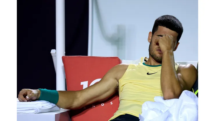 Alcaraz ficou de fora do Rio Open com menos de 20 minutos na sua estreia diante do brasileiro Thiago Monteiro (Foto: Buda Mendes/Getty Images,)