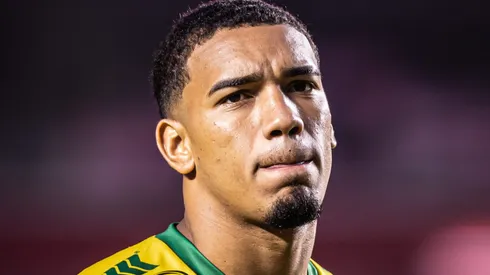 Foto: Abner Dourado/AGIF - Denílson, do Cuiabá, teve seu nome vinculado ao Corinthians