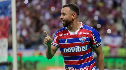 Caio Alexandre atuando no Fortaleza pelo Brasileirão 2023. Foto: Lucas Emanuel/AGIF