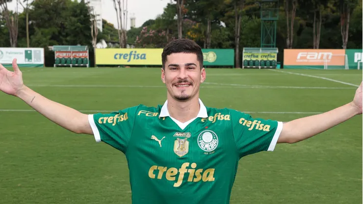 Rômulo assinou contrato longo no Palmeiras e revelou detalhes da contratação - Foto: Fabio Menotti/Palmeiras/by Canon