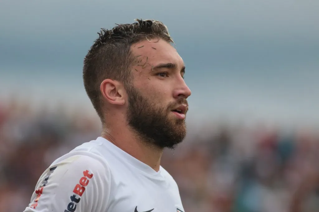 Léo Ortiz segue atuando pelo RB Bragantino em meio à negociação com o Flamengo – Foto: Marcello Zambrana/AGIF