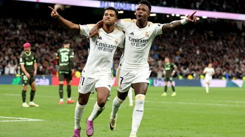 Rodrygo e Vini Jr., dois jovens que saíram do futebol brasileiro para brilhar na Europa. Foto: Florencia Tan Jun/Getty Images.