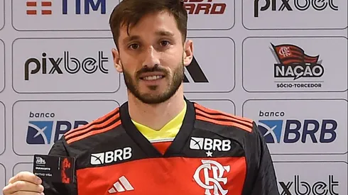 Matías Viña deu declaração que surpreendeu os palmeirenses ao chegar ao Flamengo – Foto: Marcelo Cortes /CRF