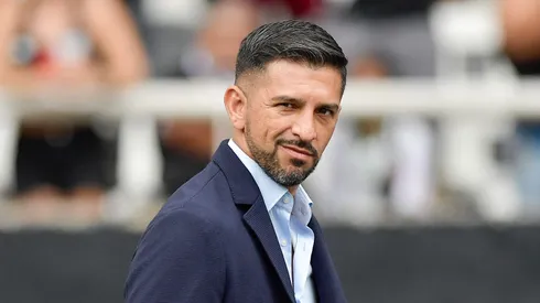 Emiliano expôs estratégia para clássicos. Foto: Thiago Ribeiro/AGIF