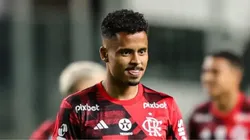 Foto: Gilson Lobo/AGIF - Allan em partida pelo Flamengo