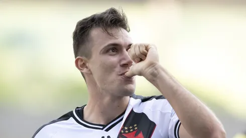 RJ - RIO DE JANEIRO - 18/02/2024 - CARIOCA 2024, BOTAFOGO X VASCO - Lucas Piton jogador do Vasco comemora seu gol durante partida contra o Botafogo no estadio Engenhao pelo campeonato Carioca 2024. Foto: Jorge Rodrigues/AGIF