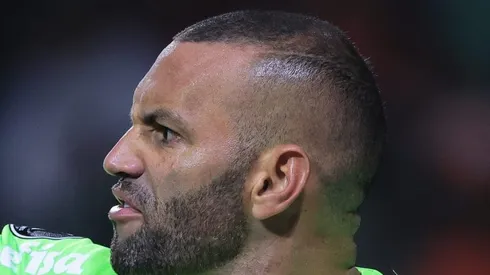 Weverton passa por situação constrangedora após falha - Foto: Ettore Chiereguini/AGIF