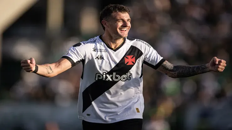 Foto: Isabela Azine/AGIF - Vegetti se destacou na vitória do Vasco sobre o Botafogo