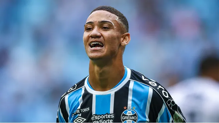 Gustavo comemorando seu tento. Foto: Lucas Uebel / Grêmio FBPA
