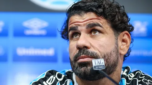 Foto: Lucas Uebel/Gremio FBPA - Diego Costa, reforço do Grêmio, em sua apresentação