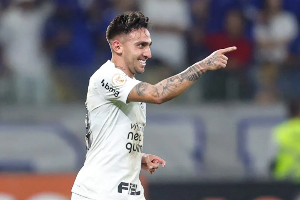 MG – BELO HORIZONTE – 19/08/2023 – BRASILEIRO A 2023, CRUZEIRO X CORINTHIANS – Gustavo Mosquito jogador do Corinthians comemora seu gol durante partida contra o Cruzeiro no estadio Mineirao pelo campeonato Brasileiro A 2023.  Foto: Gilson Lobo/AGIF
