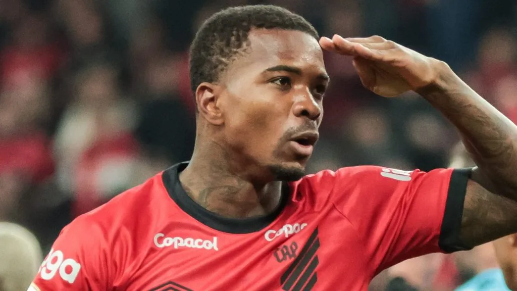 Foto: Robson Mafra/AGIF - Cacá pelo Athletico/PR