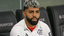 Foto: Pedro H. Tesch/Getty Images - Gabigol no banco de reservas do Flamengo no Campeonato Brasileiro de 2023