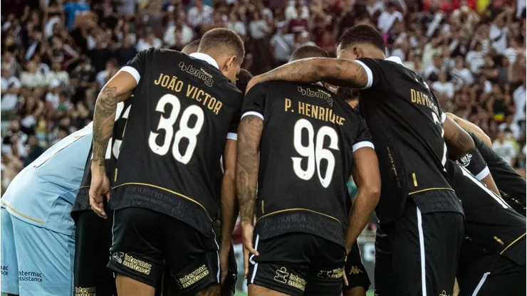 Jogadores do Vasco fazem corrente antes de jogo contra o Fluminense. Foto: Leandro Amorim | Vasco da Gama