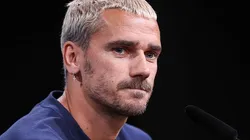 Foto: Lars Baron/Getty Images - Griezmann concedendo entrevista coletiva com a Seleção Francesa, em 2023