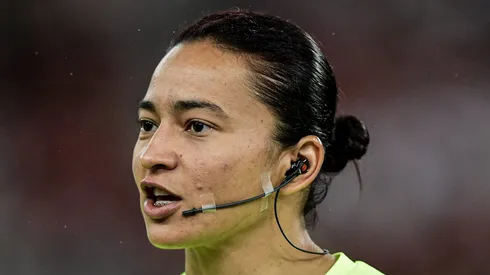 Árbitra Edina Alves Foto: Thiago Ribeiro/AGIF