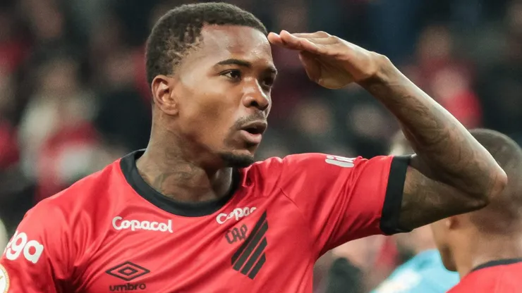 Cacá é o zagueiro desejado pelo Corinthians - Foto: Robson Mafra/AGIF.