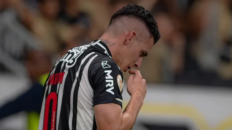 Rodrigo Caetano abriu o jogo sobre a negociação de Pavon com o Grêmio