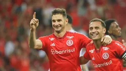 Alario comemorando seu gol com Alan Patrick. Foto: Ricardo Duarte / SC Internacional