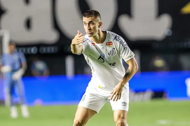 Joao Schmidt é destaque do Santos – Foto: Reinaldo Campos/AGIF.