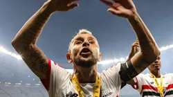 Rafinha comemorando o título da Supercopa. Foto: Gilson Lobo/AGIF