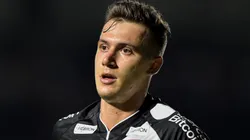 Foto: Thiago Ribeiro/AGIF - Lucas Piton pelo Vasco em partida no Campeonato Carioca de 2023
