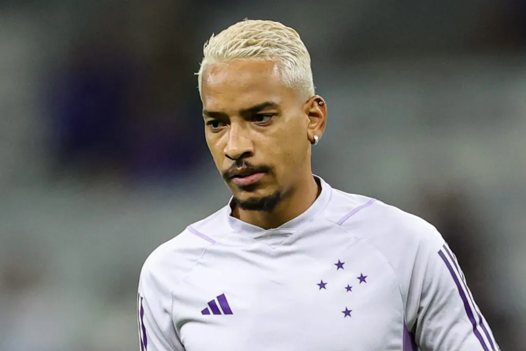 MG – BELO HORIZONTE – 06/12/2023 – BRASILEIRO A 2023, CRUZEIRO X PALMEIRAS – Matheus Pereira jogador do Cruzeiro durante aquecimento antes da partida contra o Palmeiras no estadio Mineirao pelo campeonato Brasileiro A 2023. Foto: Gilson Lobo/AGIF