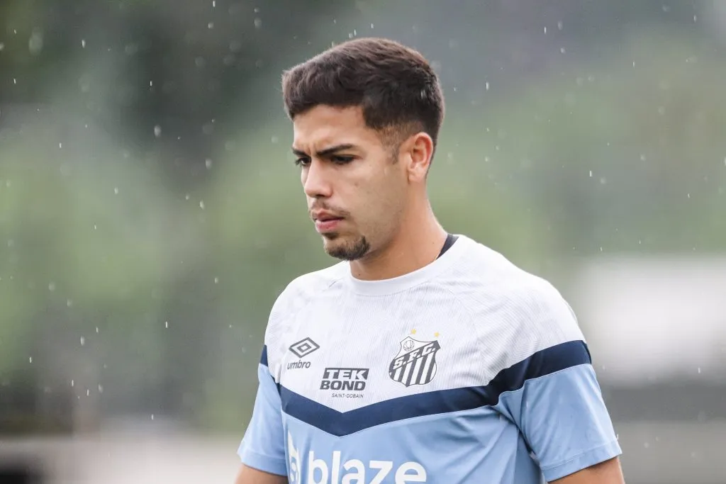 Nonato vem sendo criticado, mas tem a confiança do técnico no Santos – Foto: Reinaldo Campos/AGIF.